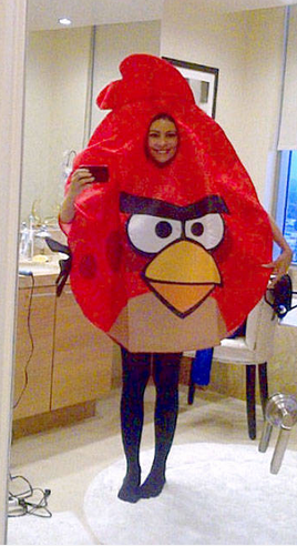 Sofia Vergara utklädd till en Angry Bird, hihi. Sofia Vergara utklädd till en Angry Bird, hihi.